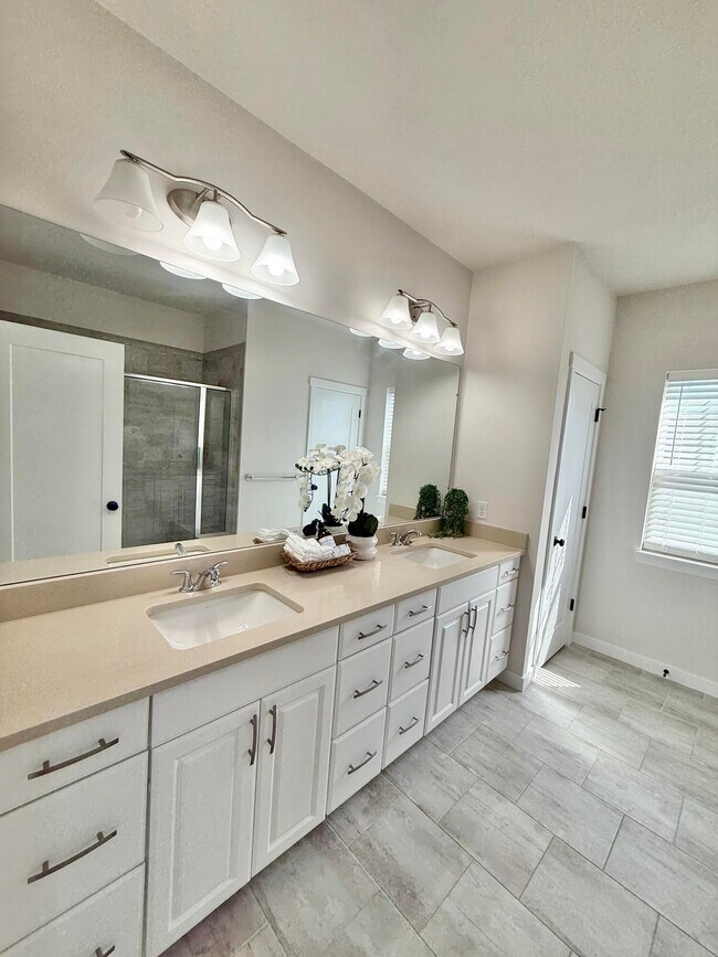 Building Photo - 6394 S Trailwoods Dr