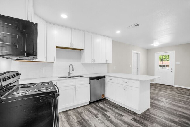 Building Photo - 125 Vandenburg Dr