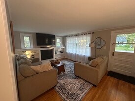 Building Photo - 8 Pine Rd