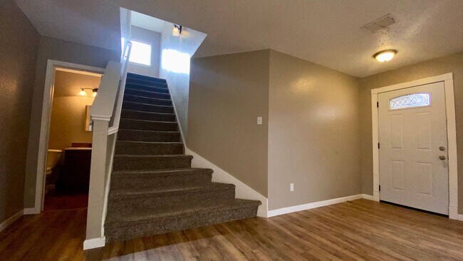 Building Photo - Beautiful Home in Established Neighborhood