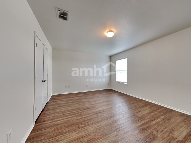 Building Photo - 5216 Lava Rock Dr