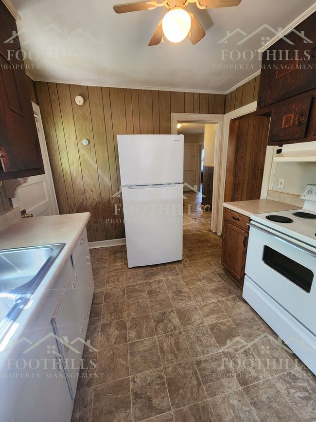 Building Photo - 507 Rose Hill St