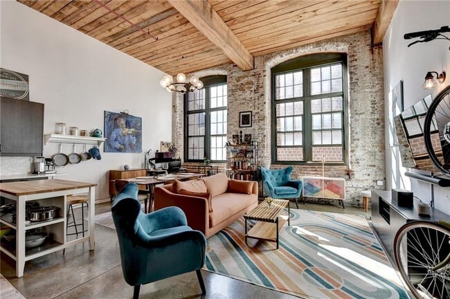 Building Photo - 170 Boulevard SE