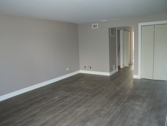 Building Photo - 14531 Ravinia Ave