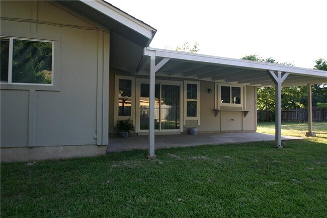Building Photo - 7209 Shadywood Dr