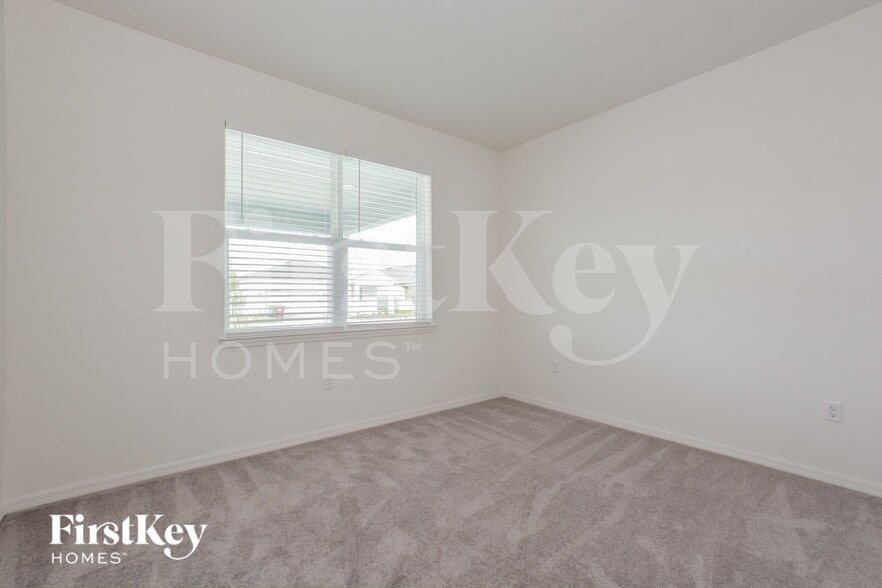 Building Photo - 1215 Ponca Rd