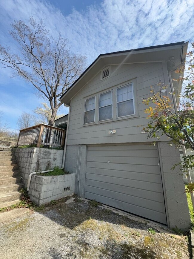 Building Photo - Ooltewah 3 Bedroom 2.5 Bath! Pet Friendly!