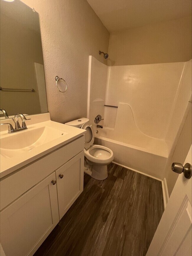 Building Photo - 5677 Landfall Dr