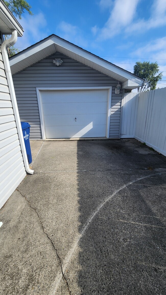 Building Photo - 4482 St Margaret Ln