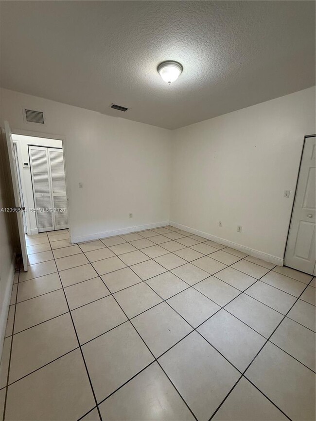 Building Photo - 761 NW 24th Ct
