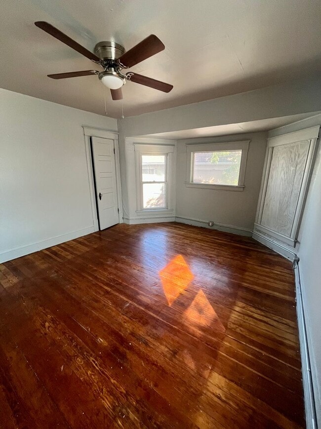 Building Photo - 3 bedroom / 2 bath home!