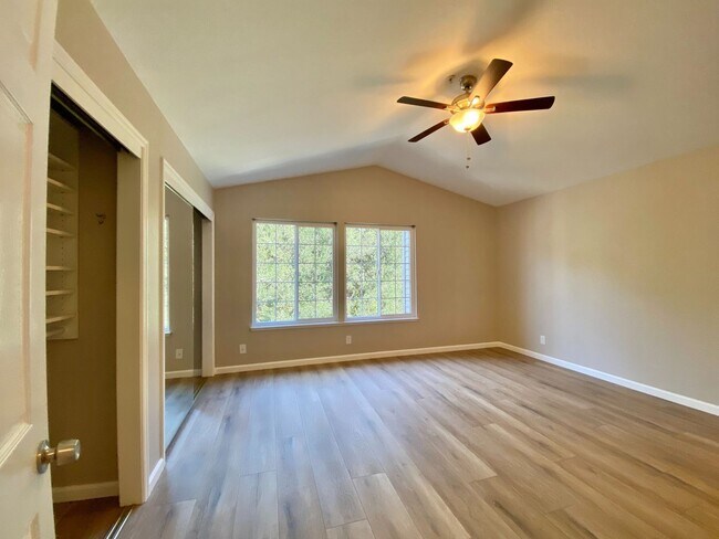 Building Photo - Updated 2 Bed 2 Story Napa Valley Club Con...
