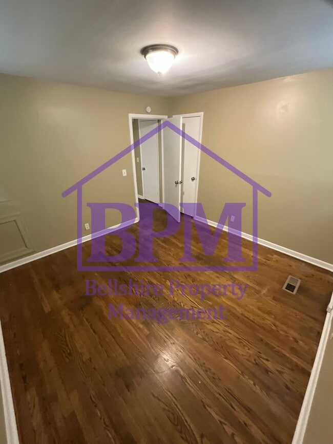 Building Photo - Cozy & Freshly Updated 2 Bed / 1 Bath Home...