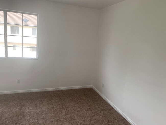 Building Photo - SMALL PETS FRIENDLY!! Beautiful Lexington ...