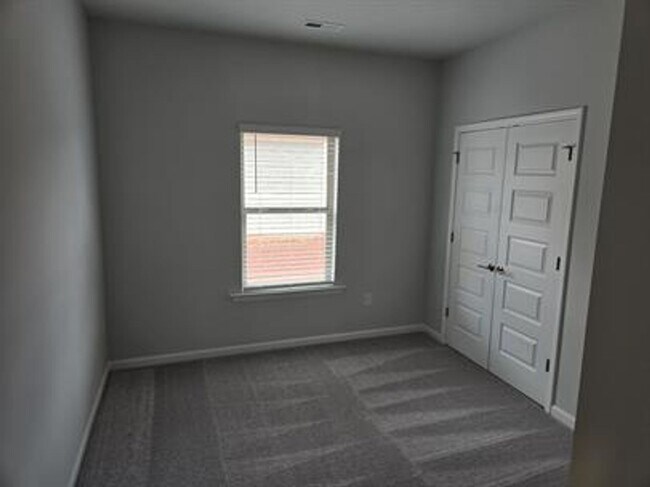 Building Photo - 14480 Mountain Strm Dr