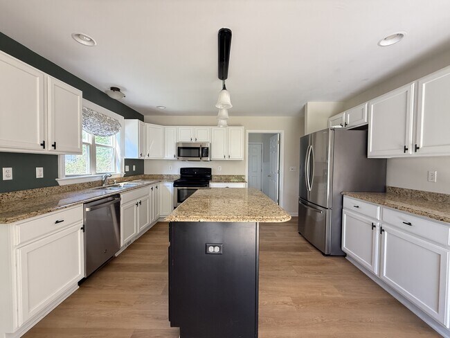 Building Photo - 603 E Castlebury Cir