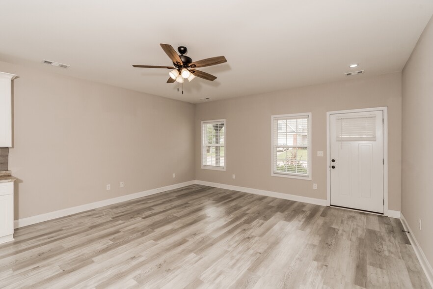 Building Photo - 219 Beau Claire Cir