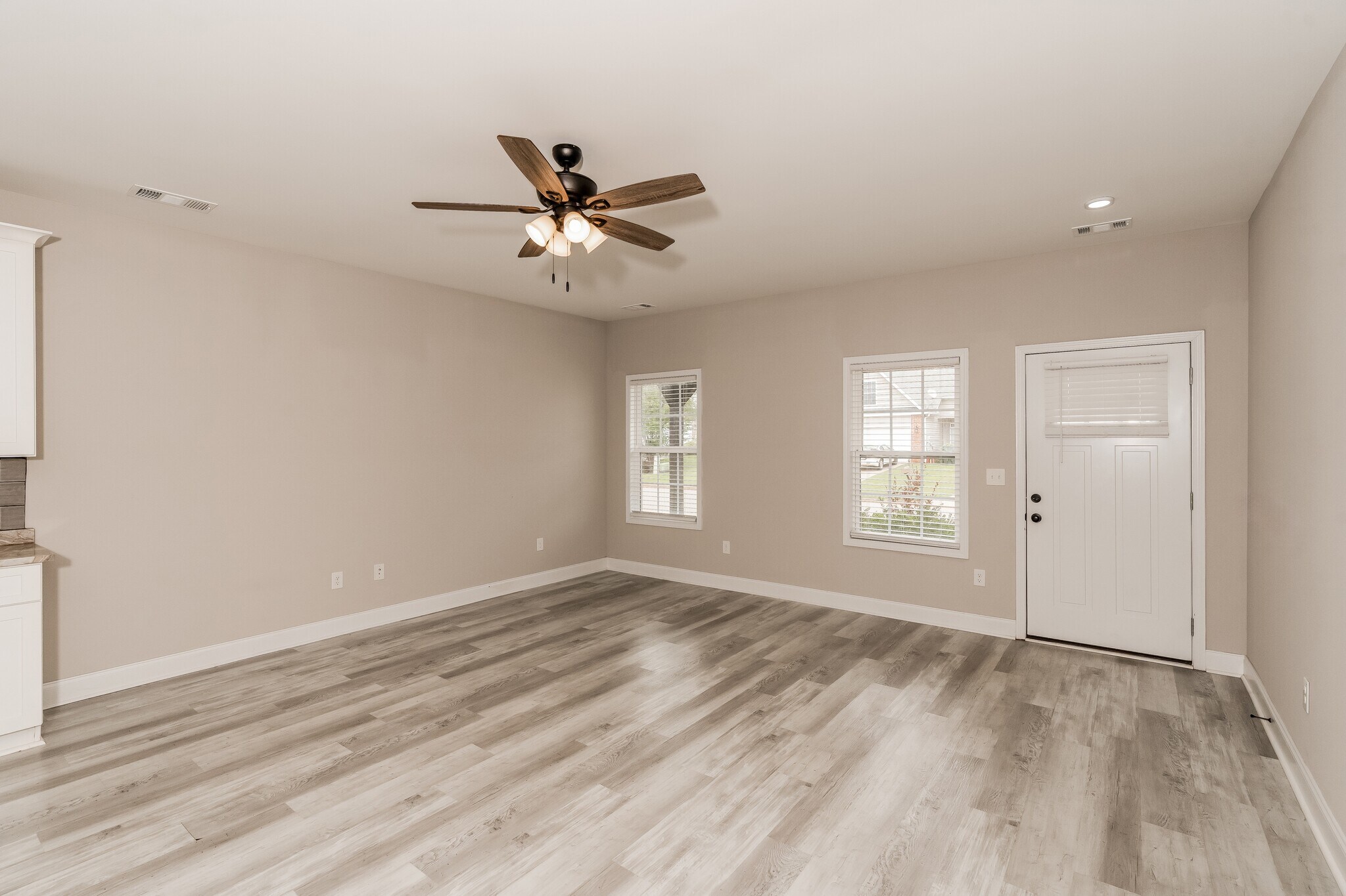 Building Photo - 219 Beau Claire Cir