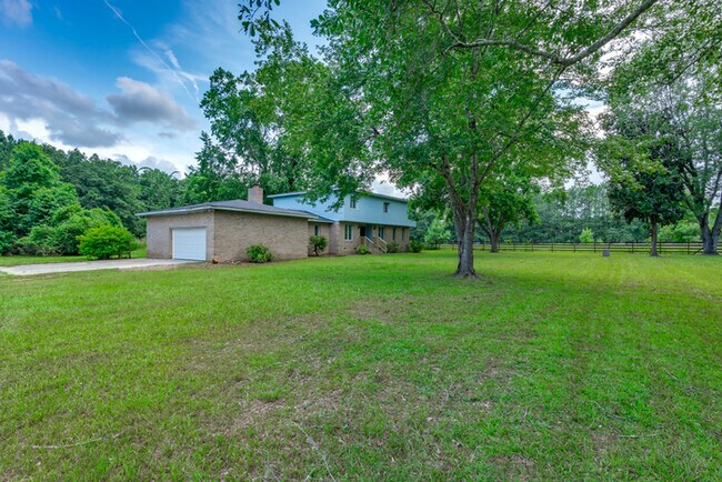 Building Photo - 400 Derby Ln