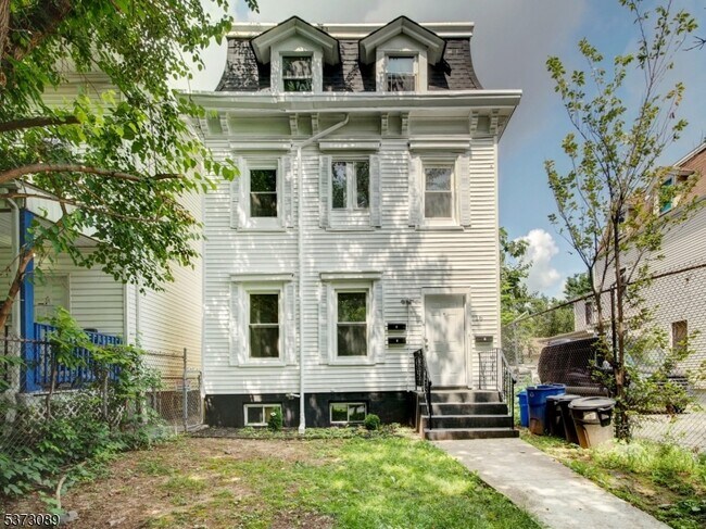 Primary Photo - 16 N 9th St