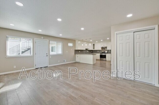 Building Photo - 560 Firloch Ave