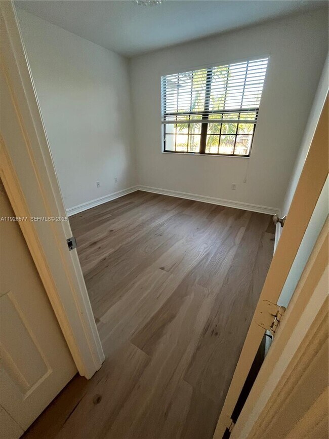 Building Photo - 115 Riverwalk Cir E