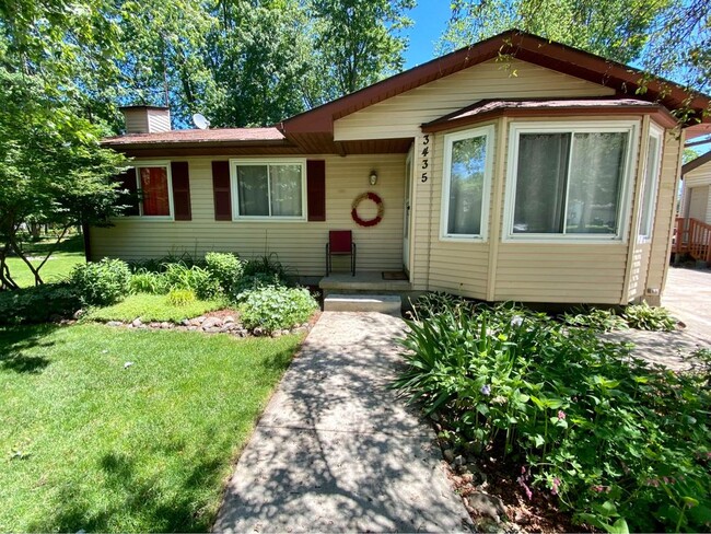 Building Photo - 3435 Charlotte Dr