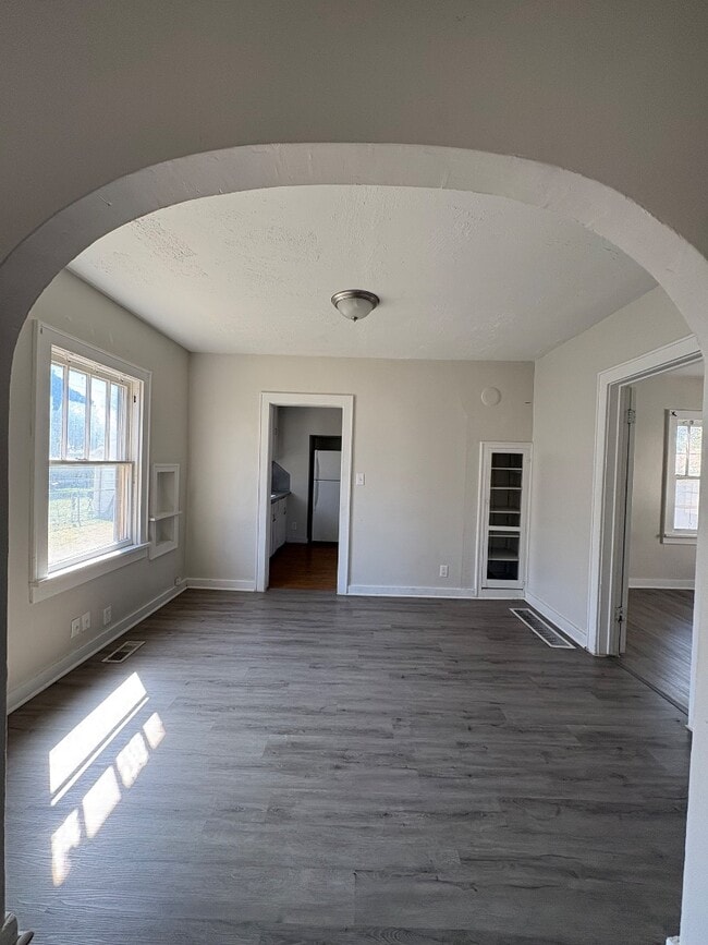 Building Photo - 609 N Madison St