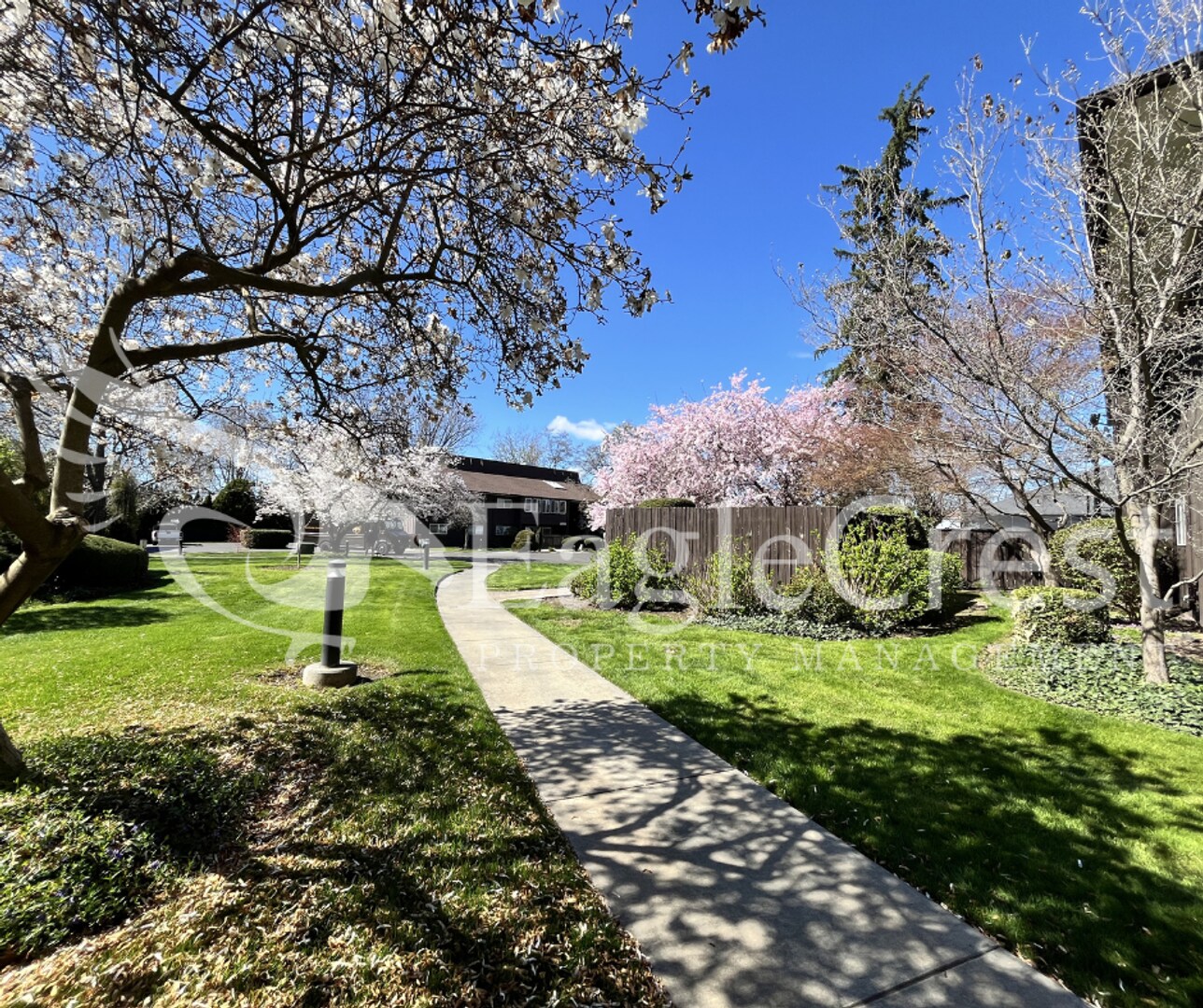 Building Photo - Convenient 2 Bedroom 2 Bathroom Condo Living "In The Trees" with On-Site Amenities