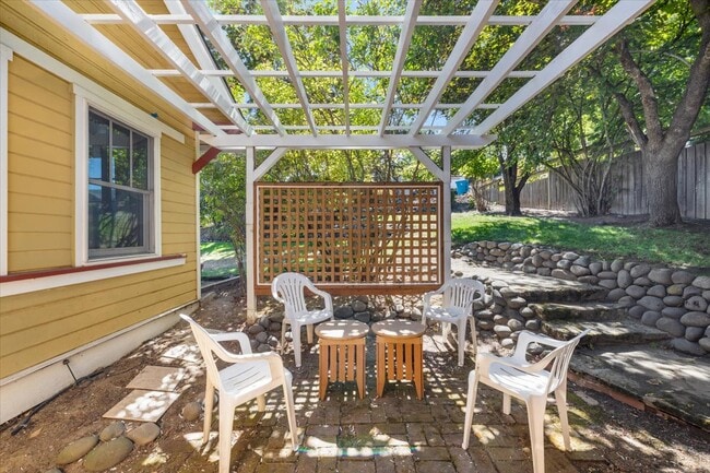 Building Photo - 255 Grant St