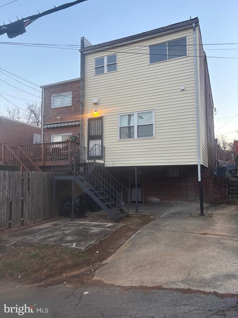 Building Photo - 118 Urell Pl NE