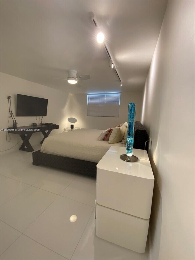 Building Photo - 1401 S Ocean Dr