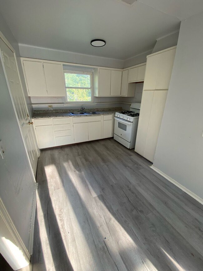 Building Photo - 3 Bed 1 Bath Home in Northgate Neighborhood