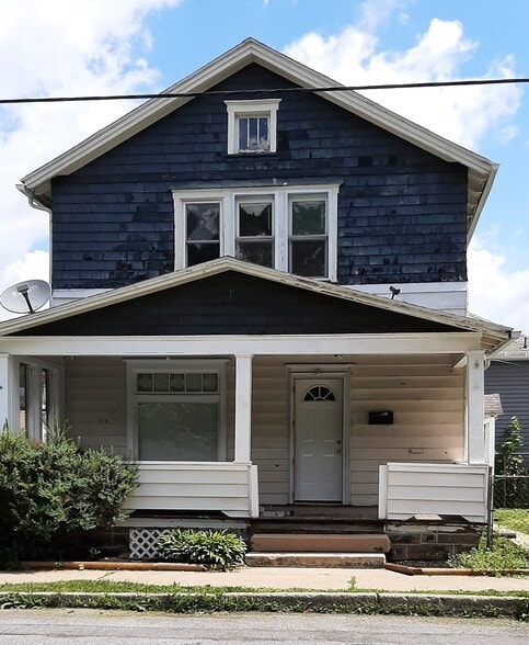 Building Photo - 1718 5th St
