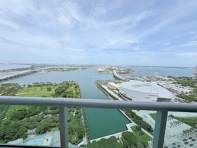 Building Photo - 900 Biscayne Blvd