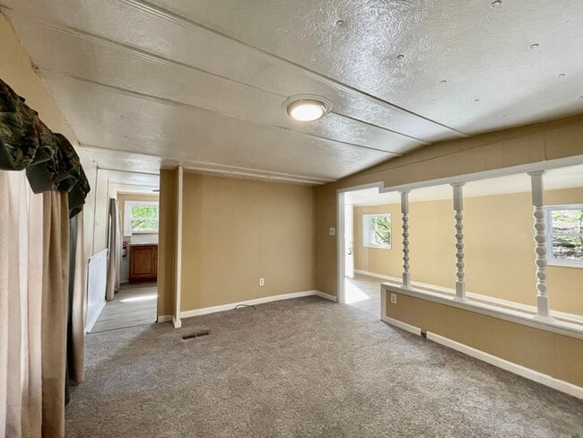 Building Photo - Updated 3 bedroom, 1.5 bath Home FOR RENT in Laurel Lakes, NJ $1450