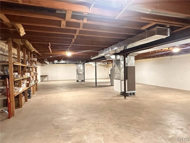 Building Photo - 97 1/2 Sanger Avenue Unit