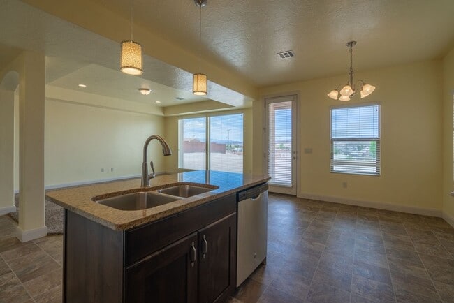 Building Photo - Stunning Home with 4 beds/2.5 baths and 3-Car Garage in Mulberry Estates