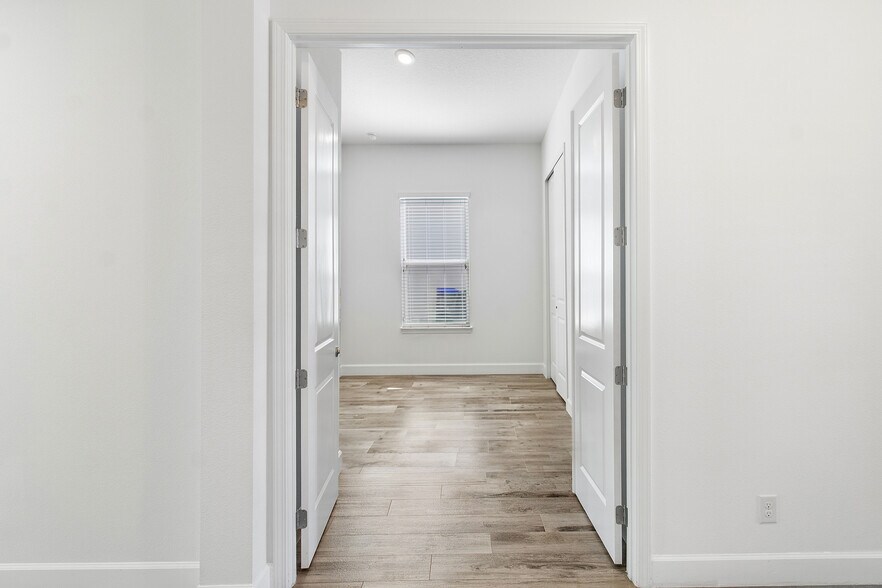 Building Photo - 7531 Mandarin Grove Way