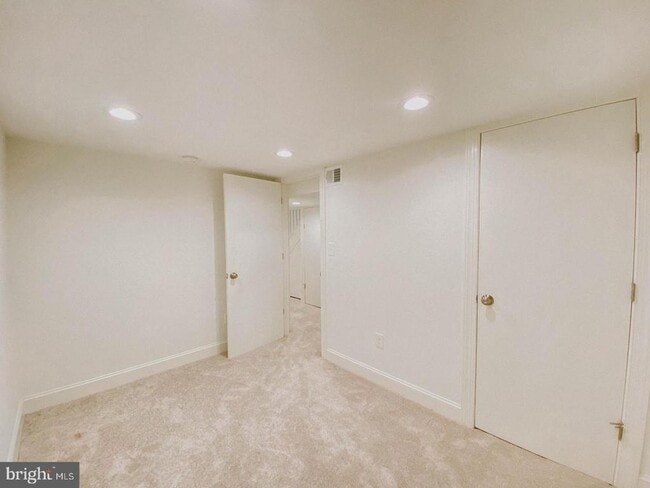 Building Photo - 44 E Rosemont Ave