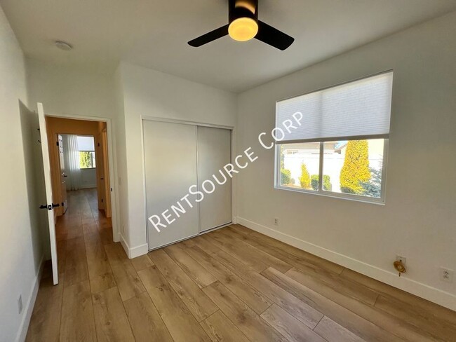 Building Photo - 3 Bedrooms/2 Bathrooms Single Story, Split...