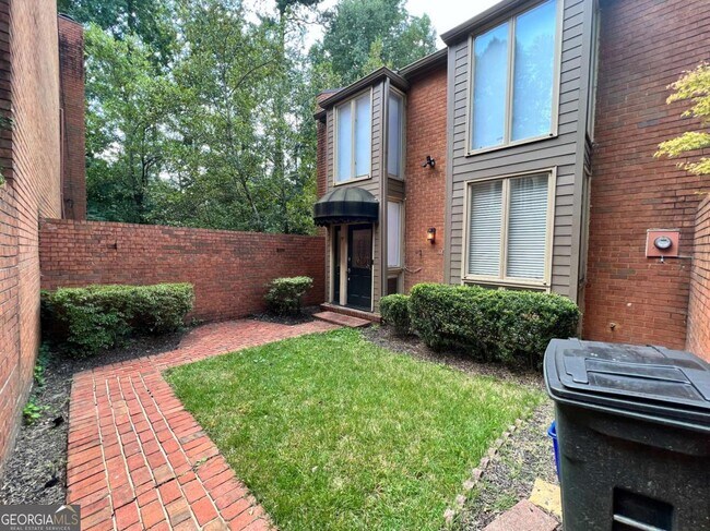 Building Photo - 37 Willow Glen NE