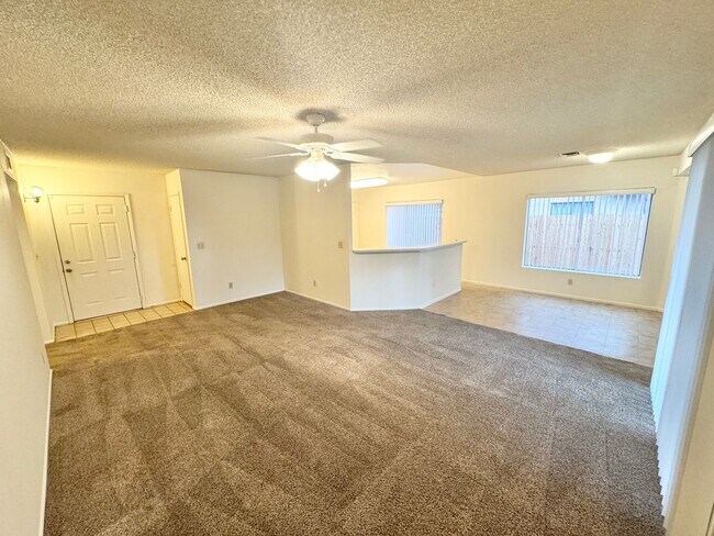 Building Photo - 3 Bedroom / 2 Bath Single Level Home In Gl...