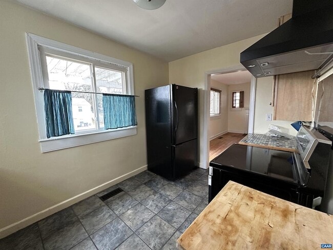 Building Photo - 1321 Willow Dr