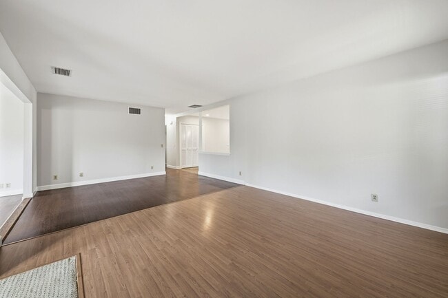 Building Photo - Spacious and Well Maintained 3 Bedroom Home in Orange