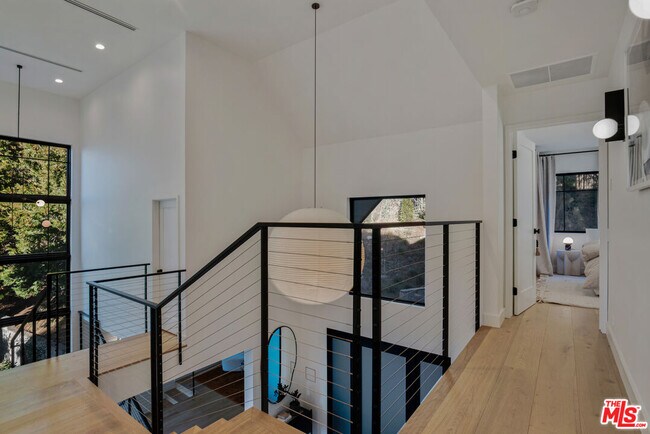 Building Photo - 654 Cumberland Dr