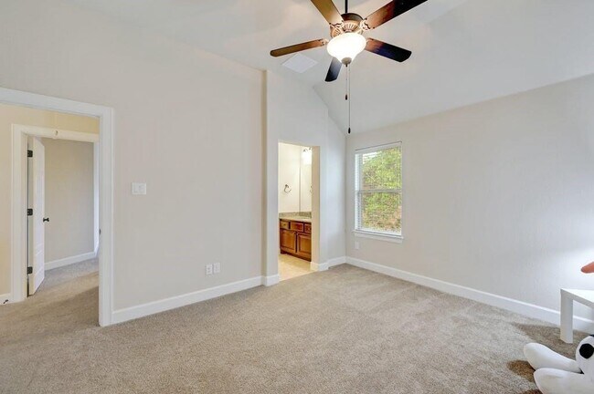 Building Photo - 3811 Ashbury Rd