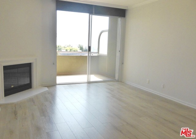 Building Photo - 1211 Sunset Plaza Dr