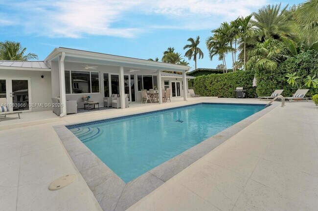 Building Photo - 1150 NE 91st St