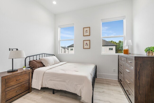 Building Photo - 3410 Baer St